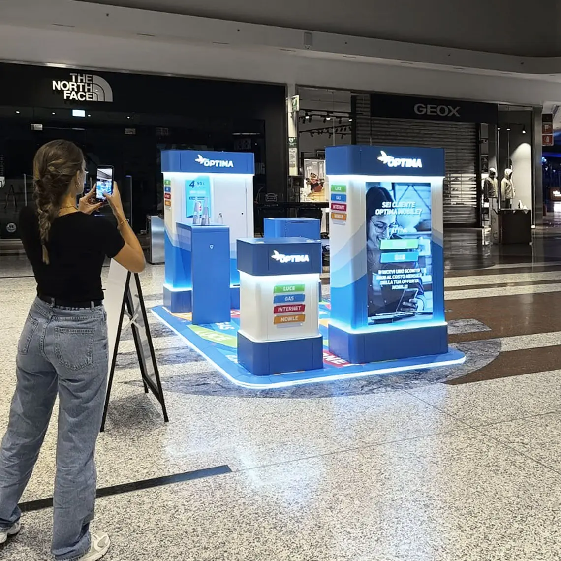 optima3 Стенд для торгового центра в Милане